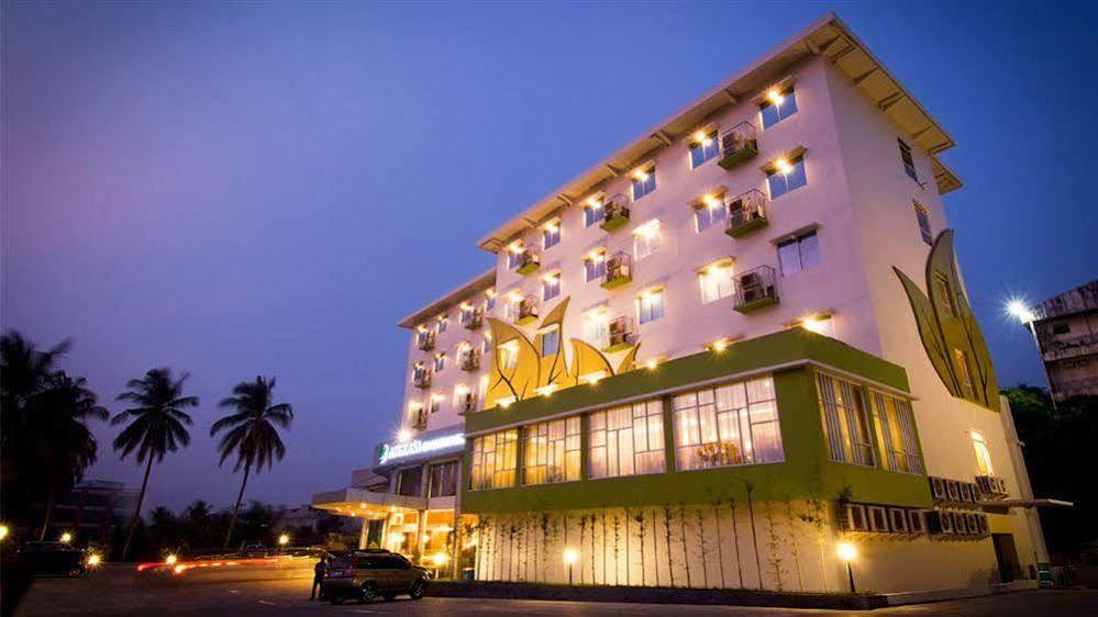 Angkasa Garden Hotel Pekanbaru Exterior photo